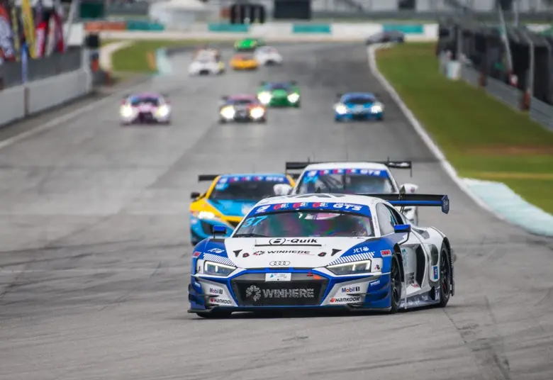 แซนดี้ เคราแก้ว สตูวิค นักแข่งไทย ดีกรีแช...