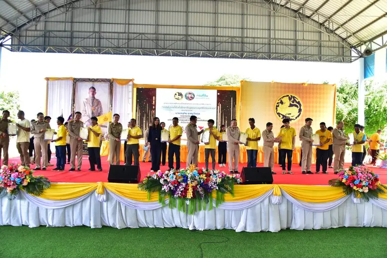 นายอนุทิน ชาญวีรกูล รองนายกรัฐมนตรีและรัฐ...