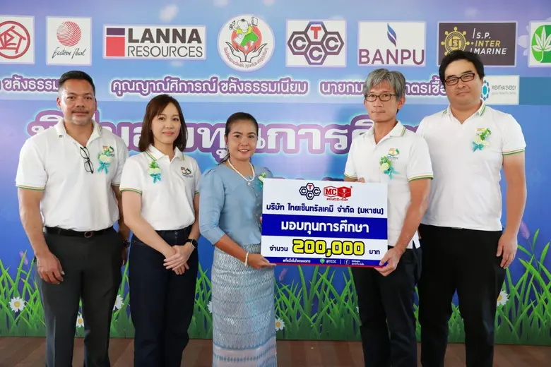 นายทาคาฮิโระ ยามาชิตะ (ที่ 2 ทางขวา) ประธ...