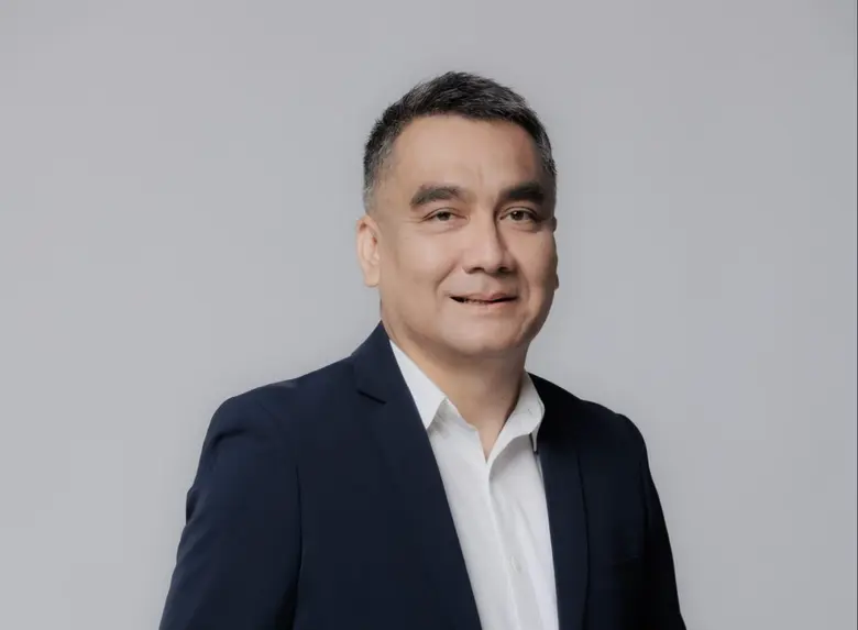 นายพรชลิต พลอยกระจ่าง กรรมการผู้จัดการ He...