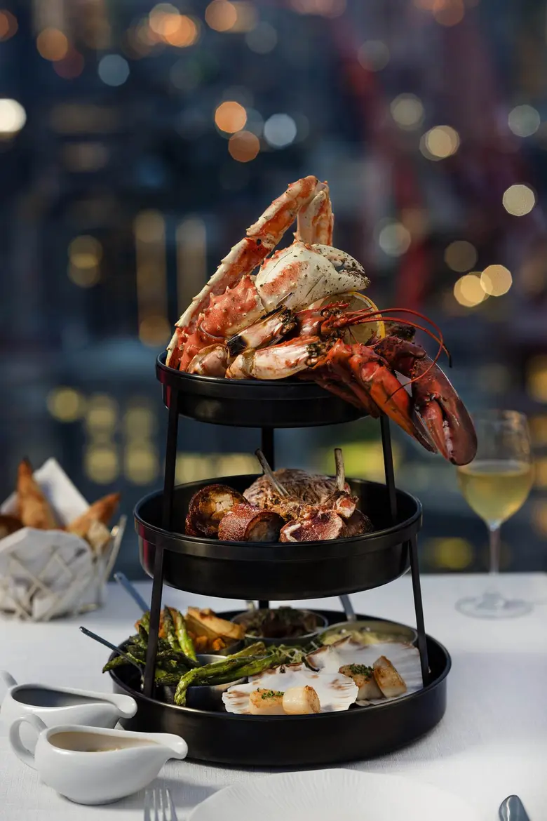 ดื่มด่ำบรรยากาศแสนโรแมนติกกับวิวหลักร้อย ...