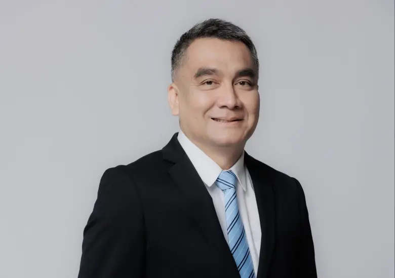 นายพรชลิต พลอยกระจ่าง กรรมการผู้จัดการ He...