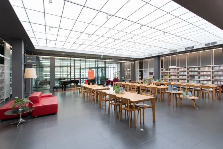 CEA ปักหมุดกลางกรุงฯ เปิดพื้นที่ TCDC กรุงเทพฯ ณ อาคารไปรษณีย์กลาง บางรัก ให้บริการ 13 พื้นที่ 4 รูปแบบ เปิดโอกาสในการสร้างเครือข่ายนักสร้างสรรค์ไทย