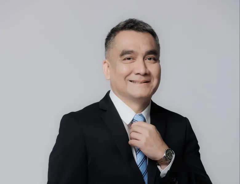 นายพรชลิต พลอยกระจ่าง กรรมการผู้จัดการ He...