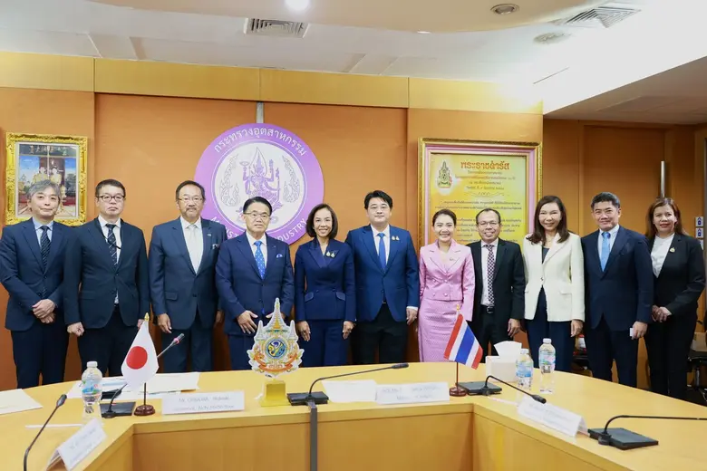 นางสาวพิมพ์ภัทรา วิชัยกุล รัฐมนตรีว่าการก...