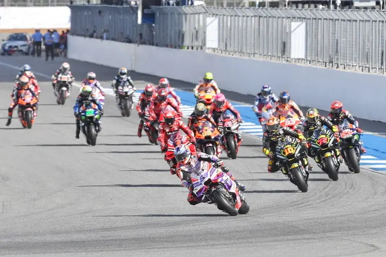 ดอร์น่า สปอร์ต ผู้จัดและเจ้าของลิขสิทธิ์ ...