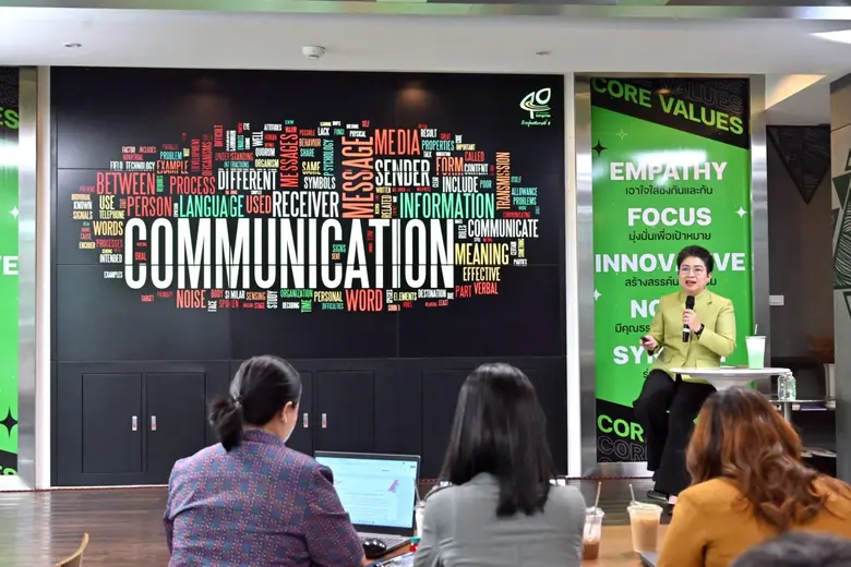 นางกลอยตา ณ ถลาง รองกรรมการผู้จัดการใหญ่ ...