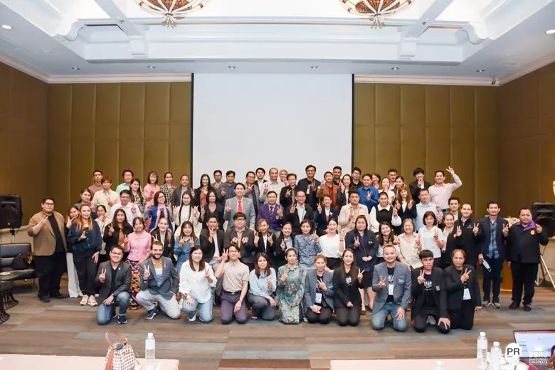 ผศ.ดร.คณกร สว่างเจริญ อธิการบดีมหาวิทยาลั...