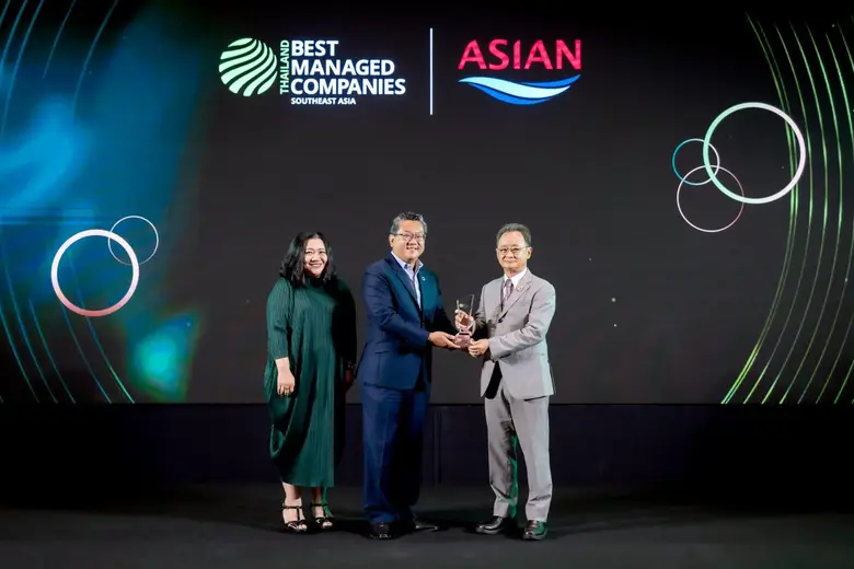 นายสุริยะ ประสาทบัณฑิตย์ (ขวา) ประธานกรรม...