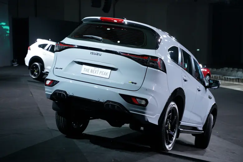 "BRIDGESTONE DUELER H/T 684II", Selected as Original Equipment on the Top PPV, NEW! MU-X "THE NEXT PEAK" from ISUZU