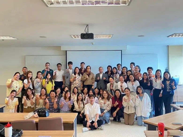 รศ.กัลยาภรณ์ ปานมะเริง รองอธิการบดี มหาวิ...