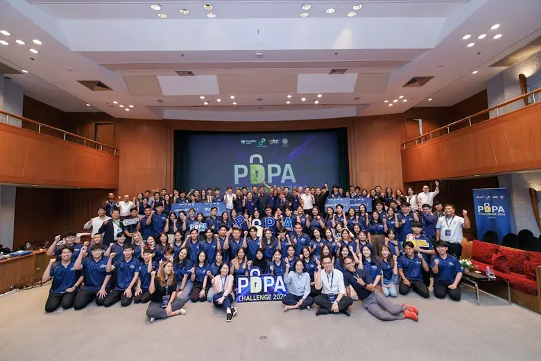 นักศึกษาจากมหาวิทยาลัยธรรมศาสตร์ คว้าแชมป...