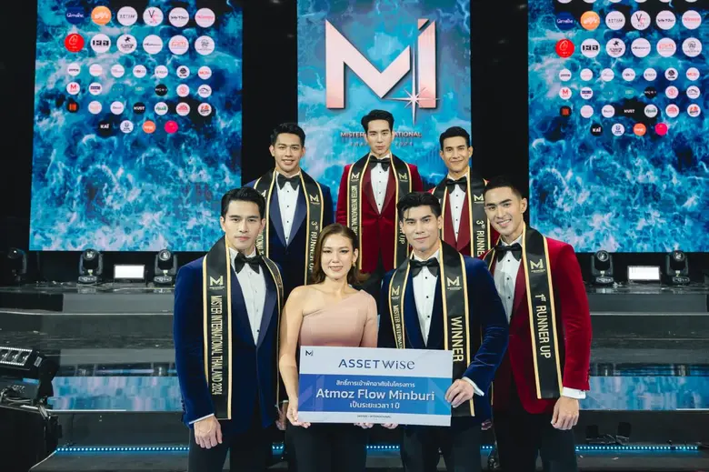 จริญา ด่านสมพงค์ (แถว 1 ที่ 2 จากซ้าย) รอ...