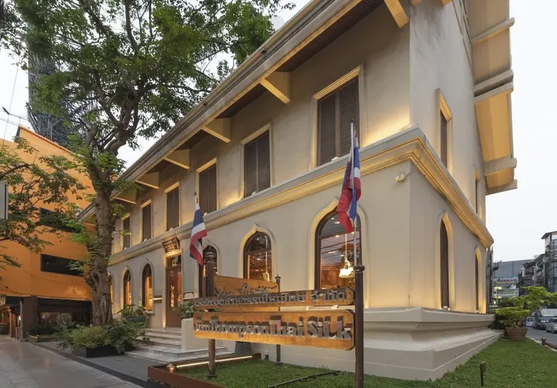 จิม ทอมป์สัน แฟล็กชิปสโตร์ เป็นอาคารประวั...