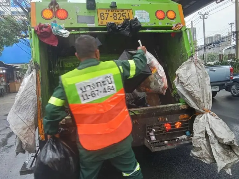 นายชูชาติ พุ่มน้อย ผู้อำนวยการเขตบางกะปิ ...