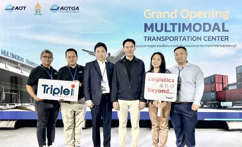 นายทิพย์ ดาลาล (ที่ 4 จากซ้าย) ประธานเจ้า...