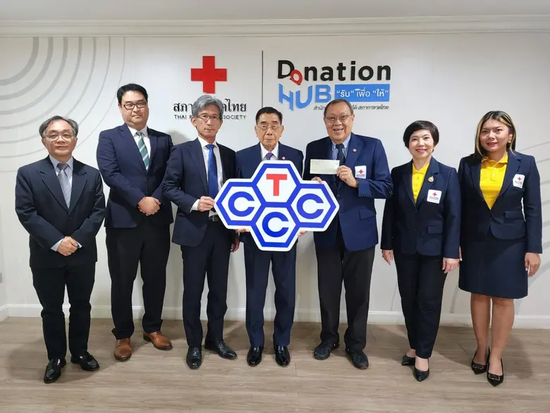 นายทาคาฮิโระ ยามาชิตะ (ที่ 3 ทางซ้าย) ประธานเจ้าหน้...