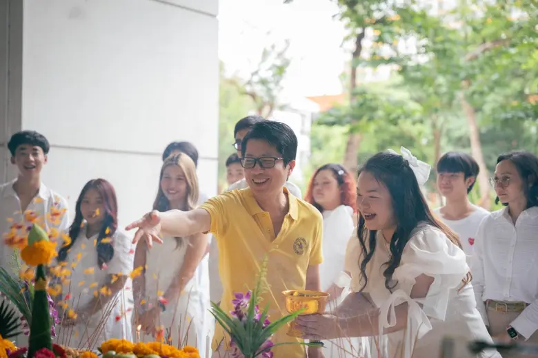 ละครนิเทศฯ จุฬาฯ ได้จัดพิธีบวงสรวง ละครเว...