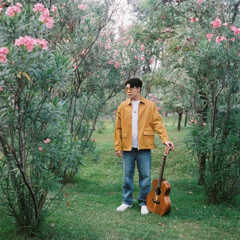 หลังจากแต่งเพลงฮิต ๆ ให้ศิลปินมากมาย อาทิ...