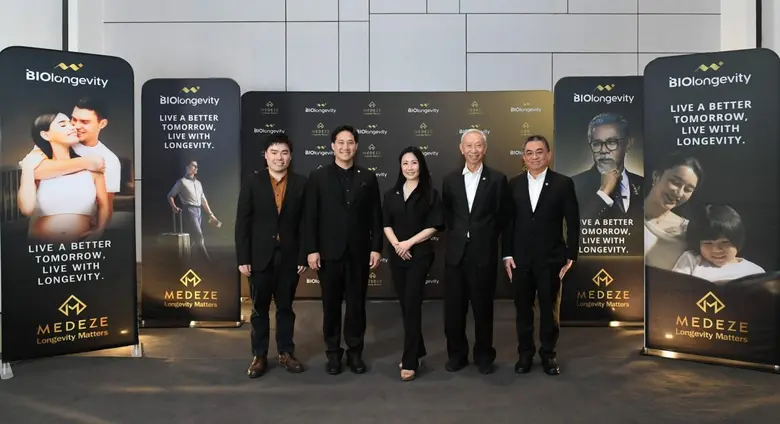 นายแพทย์วีรพล เขมะรังสรรค์ (ที่ 2 จากซ้าย...