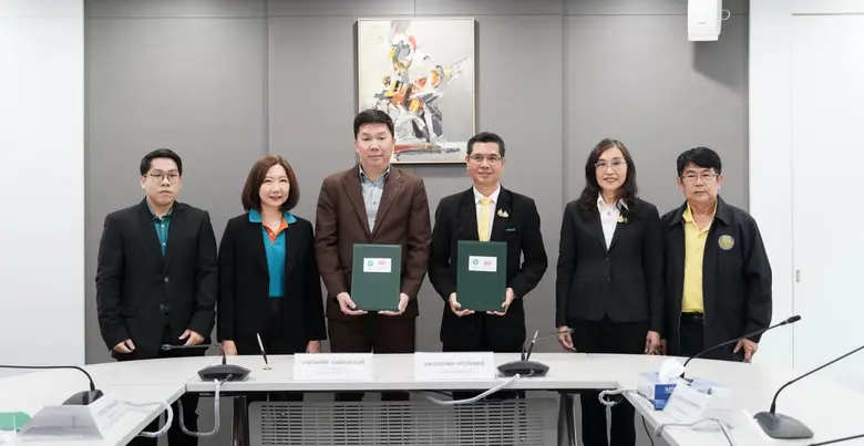 นายวัลล์ชัย เวชชีวะดำรงค์ (ที่ 3 จากซ้าย)...