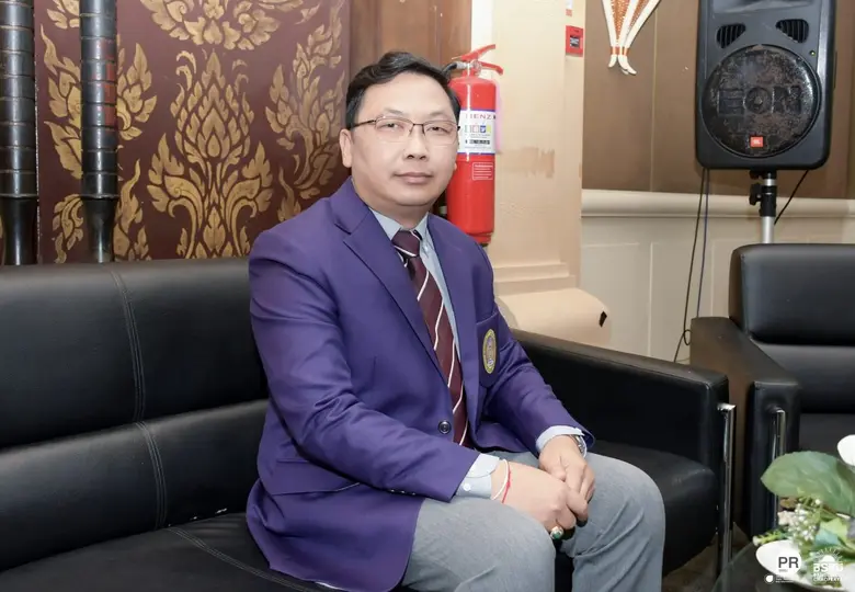 ผศ.ดร.คณกร สว่างเจริญ อธิการบดีมหาวิทยาลั...