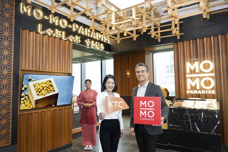 นางสาววริษฐา พัฒนรัชต์ (ซ้าย) ผู้บริหารสู...