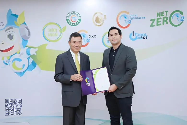 คุณภารวีย์ ศรีวิริยาภรณ์ (ขวา) ผู้อำนวยกา...