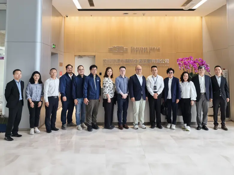 เดินทางบินลัดฟ้าคุยงานต่อเนื่อง สำหรับ "พ...