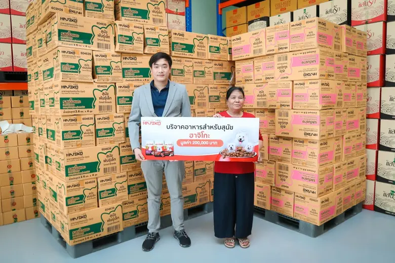 คุณกฤต สมพงษ์ (ซ้าย) ผู้ช่วยผู้จัดการฝ่าย...