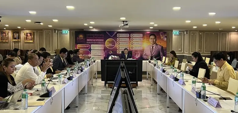 ผศ.ดร.เกียรติขร โสภณาภรณ์ ผู้อำนวยการสถาบ...