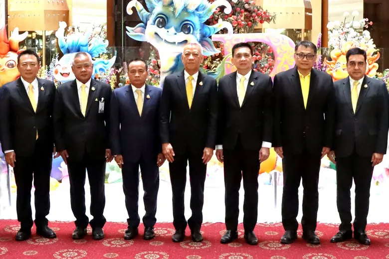 นายพิพัฒน์ รัชกิจประการ รัฐมนตรีว่าการกระ...