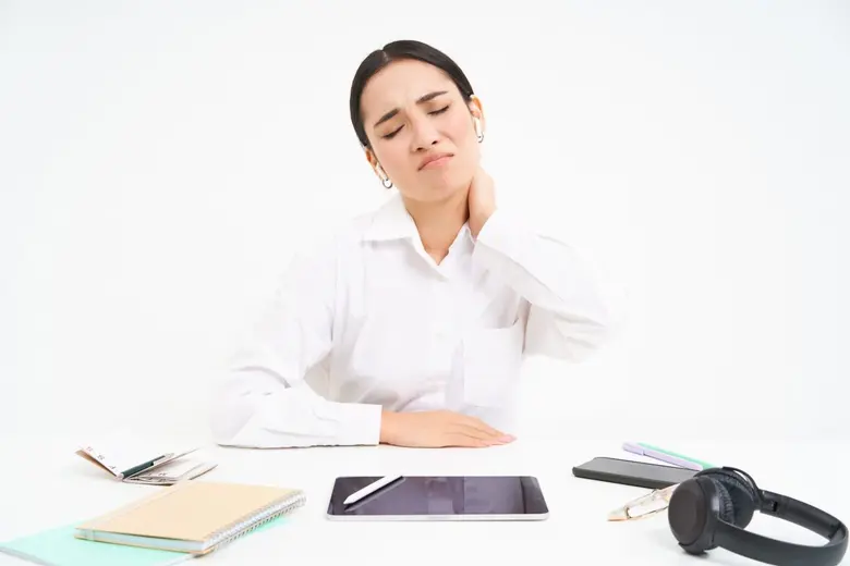 เวลานั่งทำงานท่าเดิมหรือจ้องหน้าจอนาน ๆ เ...