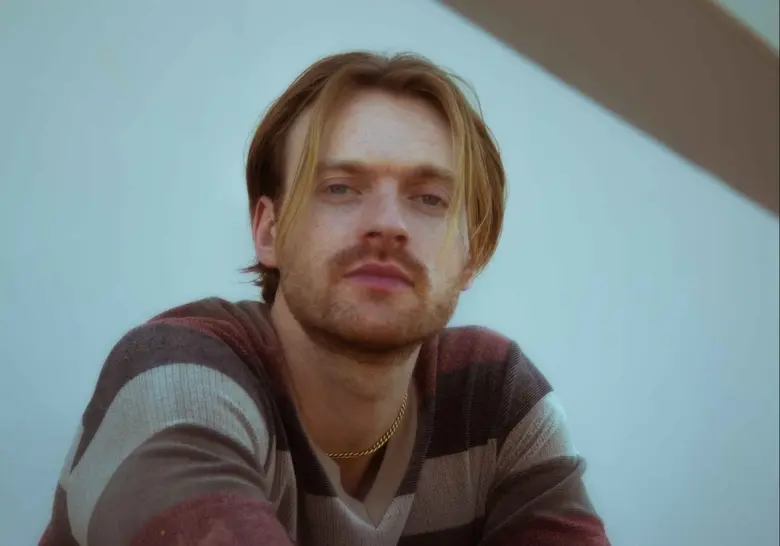 "FINNEAS" ศิลปินที่คว้ารางวัลหลากหลายสาขา...