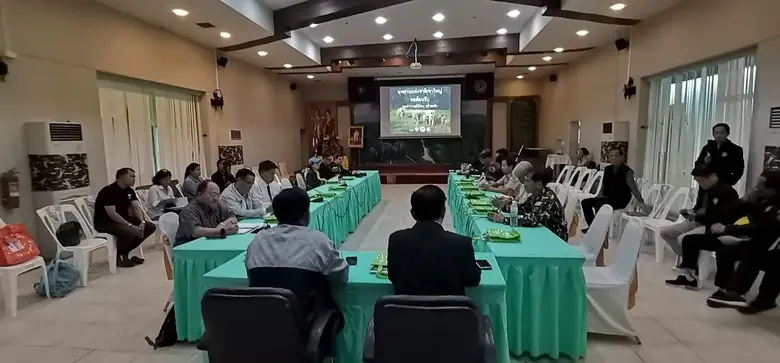 สมาชิกวุฒิสภา นำโดยพลตำรวจตรีอังกูร คล้าย...