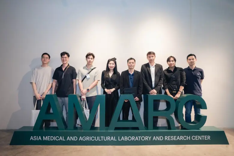 ดร.ชินดนัย ไชยยอง (ที่ 4 จากขวา) กรรมการผ...