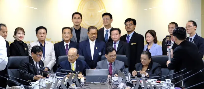 ผศ.ดร.คณกร สว่างเจริญ อธิการบดีมหาวิทยาลั...