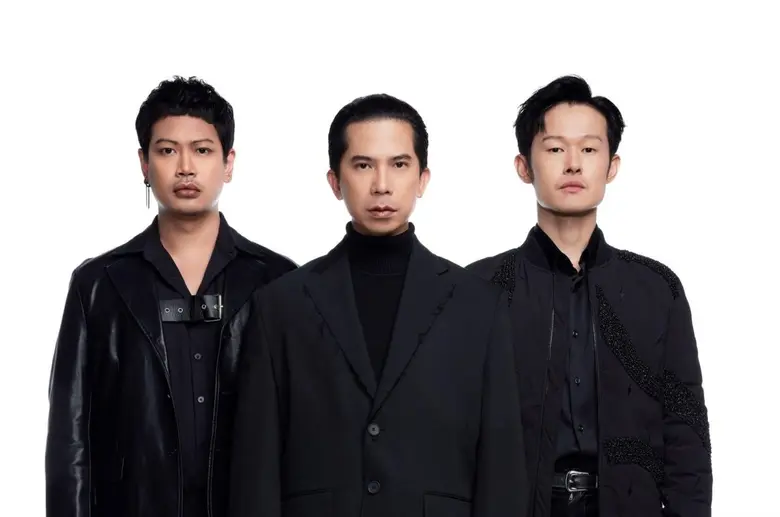 เรียกเสียงฮือฮาสะท้านรันเวย์ THAI SUPERMO...