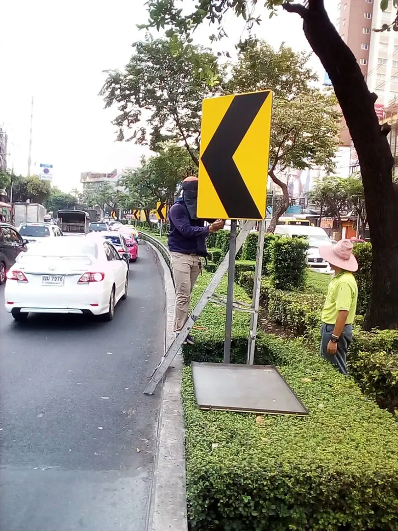 นายไทภัทร ธนสมบัติกุล ผู้อำนวยการสำนักการจราจรและขน...