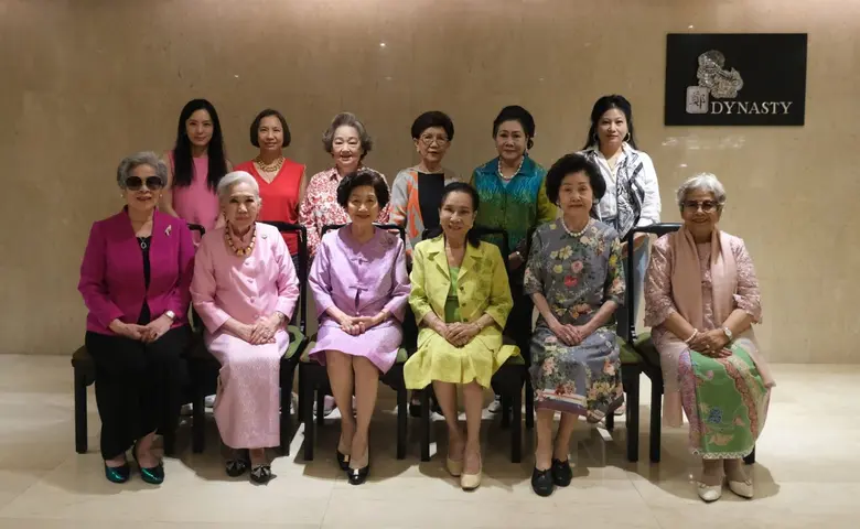 คุณหญิงตรึงใจ อิฐรัตน์ ประธานมูลนิธิ สิริ...