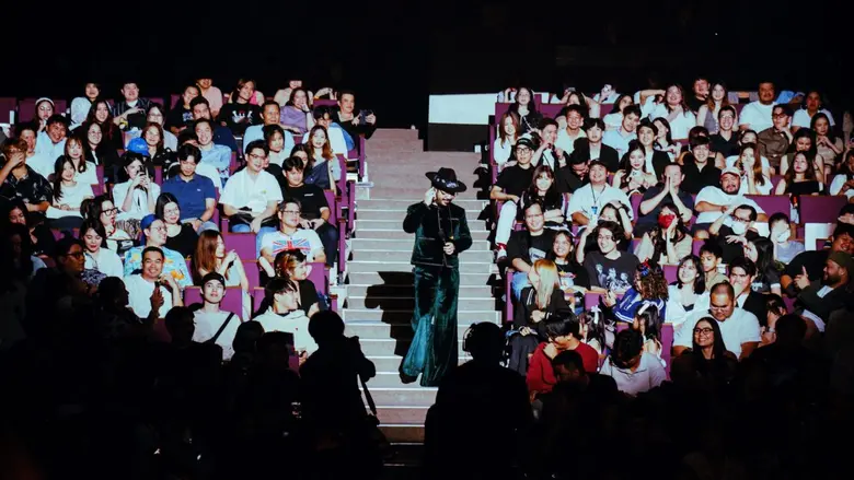 นับได้ว่าเป็นอีกหนึ่งคอนเสิร์ตที่เต็มอิ่ม...