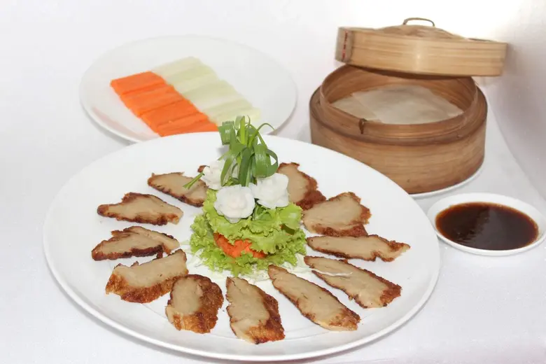 โรงแรม ดิ เอมเมอรัลด์ ร่วมจัดอาหารเป็นพิเ...