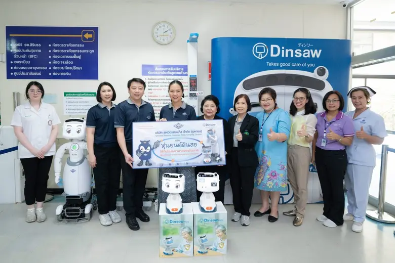 นางปัทมา เล้าวงษ์ (ที่ 4 จากซ้าย) รองประธ...