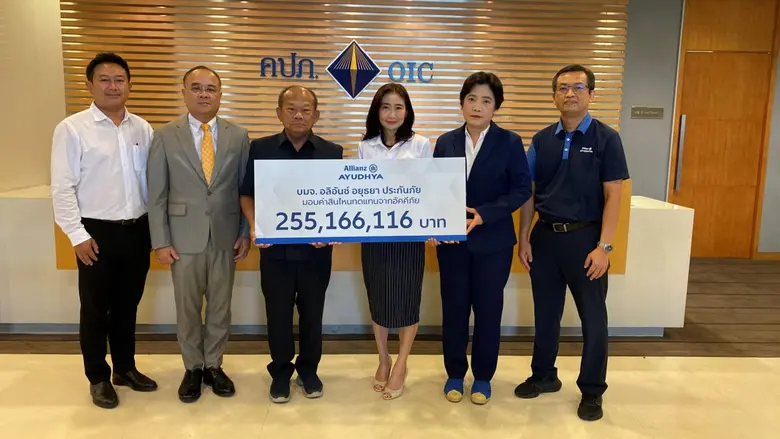 นายชูฉัตร ประมูลผล(ที่สองจากซ้าย) เลขาธิก...