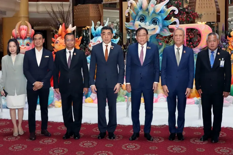 คุณพิชัย ชุณหวชิร รองนายกรัฐมนตรี และ รัฐ...