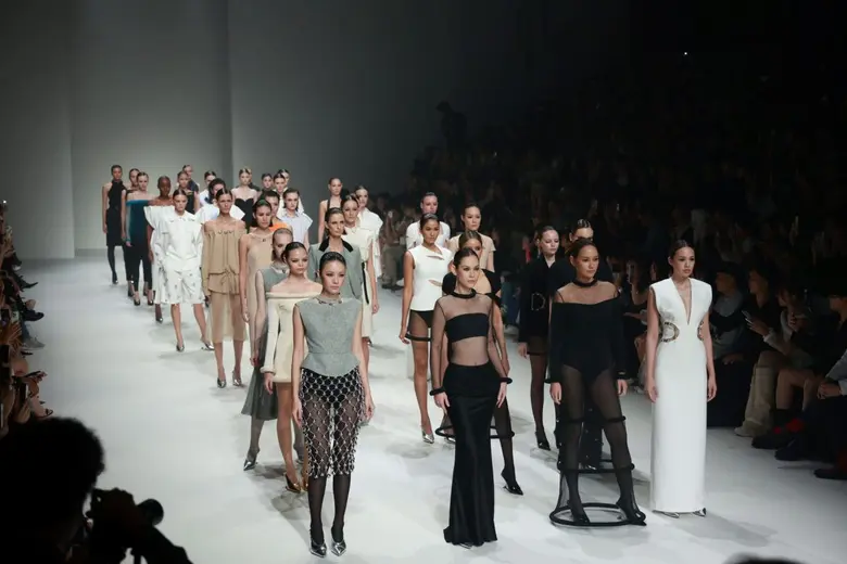 ครั้งแรกของ VICKTEERUT (วิคธีร์รัฐ) โดย อ...