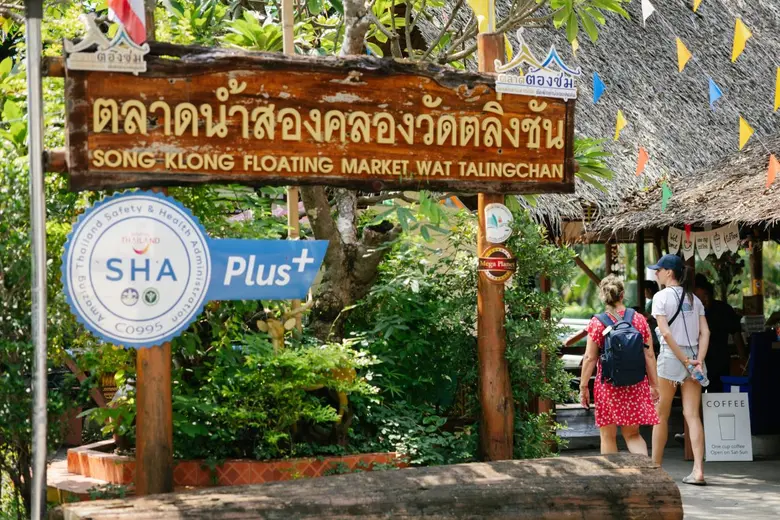 ตลาดน้ำสองคลองวัดตลิ่งชัน หนึ่งในตลาดน้ำน...