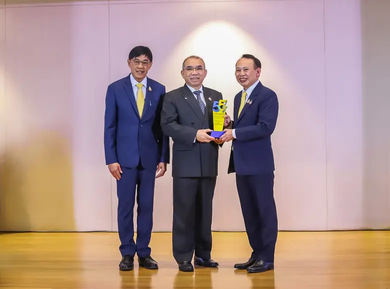 โรงแรมเซ็นทารา แกรนด์ เซ็นทรัลพลาซา ลาดพร...