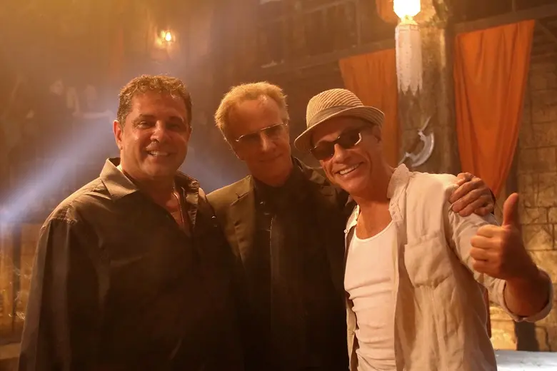 ทีมงานผู้สร้างภาพยนตร์ชื่อดัง Kickboxer น...