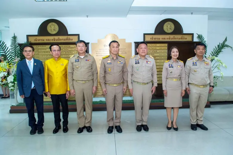 นายทรงศักดิ์ ทองศรี รัฐมนตรีช่วยว่าการกระ...